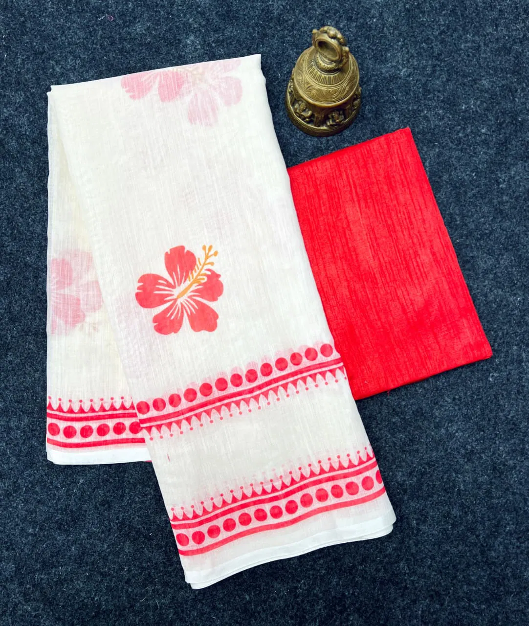 MG 492 White And Red Gold Jari Plain Linen Printed Sarees Wholesale Market In Surat	